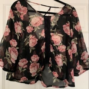 Sheer Floral blouse 🖤flowy and chic!